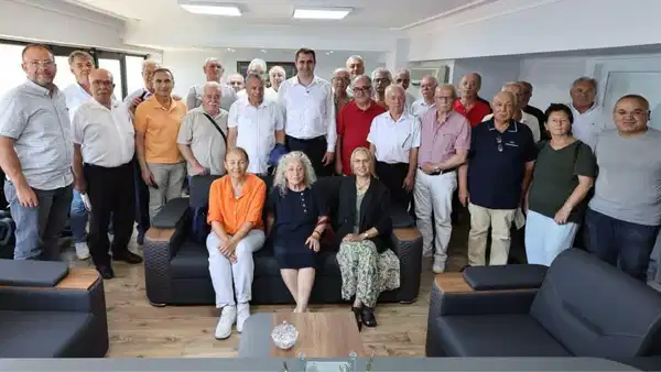 CHP'de istifa depremi: İzmir'de 78 eski ilçe başkanı YENİ Parti'ye geçti