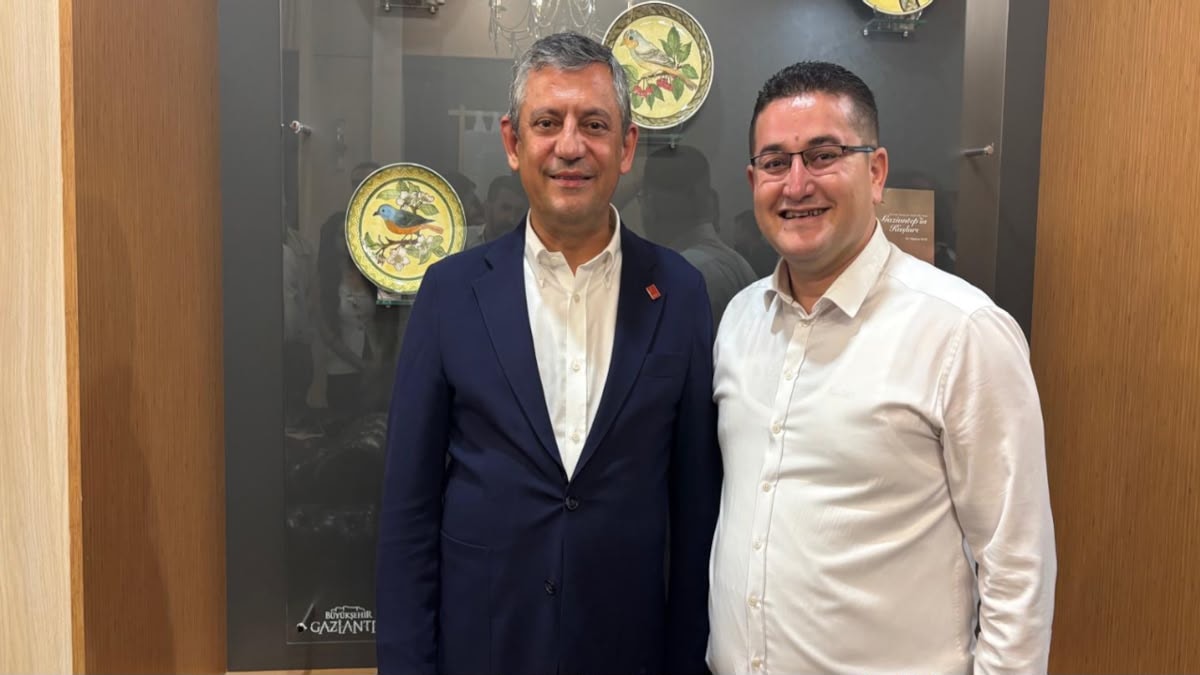CHP'den İstifa Eden Uğur Kalkan, Yeni Parti'de Kurucu Başkan Oldu