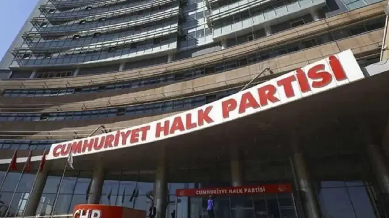 CHP'de istifalar krizi: Parti Meclisi tüzük kurultayı için toplandı