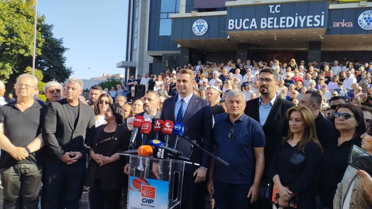 CHP İzmir'den belediye operasyonlarına tepki: 'Ortada suç yok, algı yönetimi var