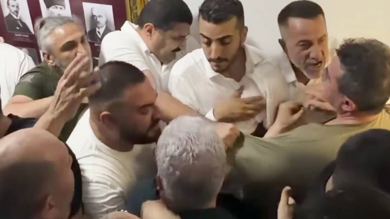 CHP İzmir'de 'mutlak butlan' krizi: İl başkanvekiline yumruklu saldırı
