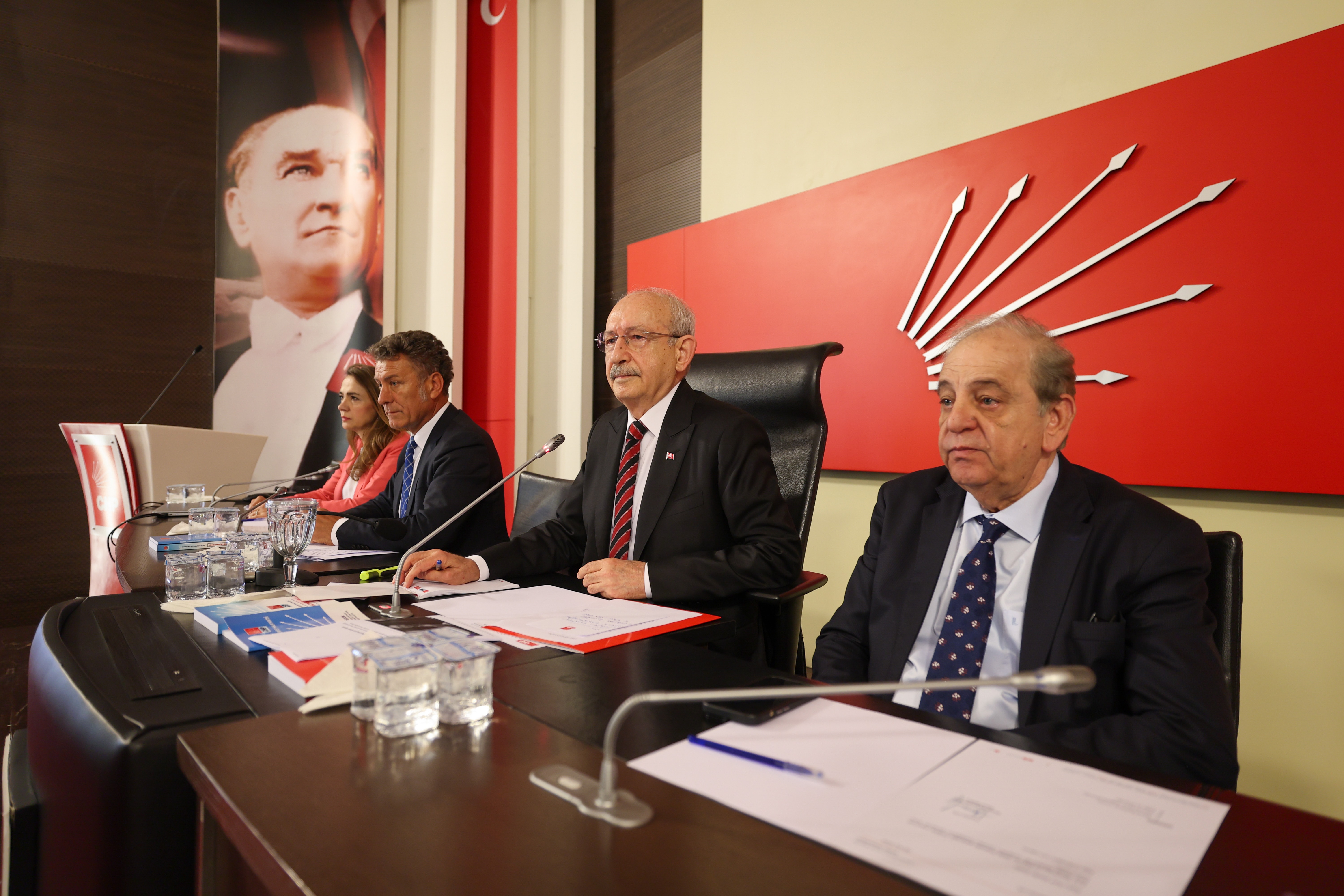 CHP'de Kılıçdaroğlu ısrarı: Kurultay yok, il kongreleri yapılacak