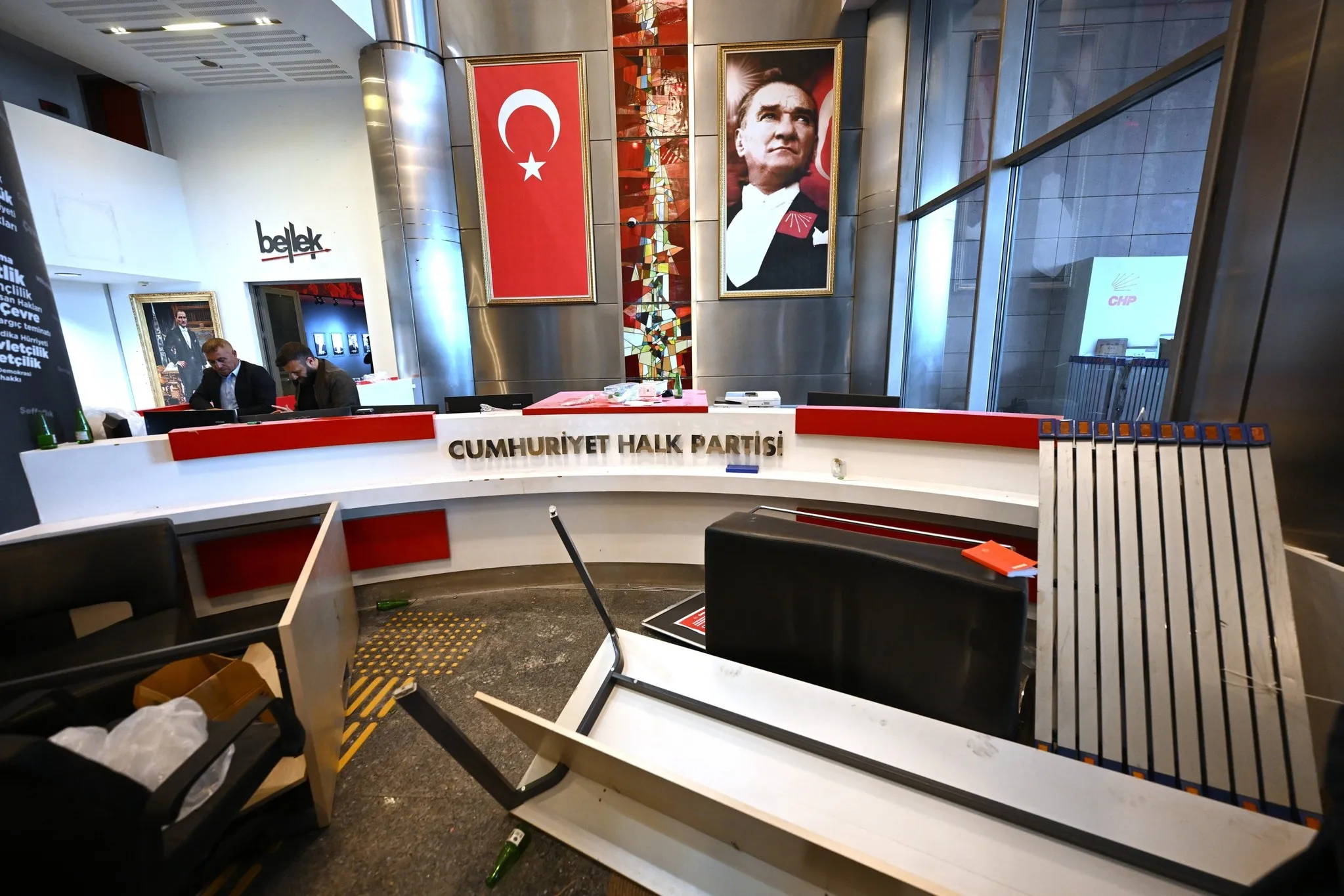 CHP'de kılıçlar grup toplantısı için çekildi! Siyasetin gözü TBMM'de