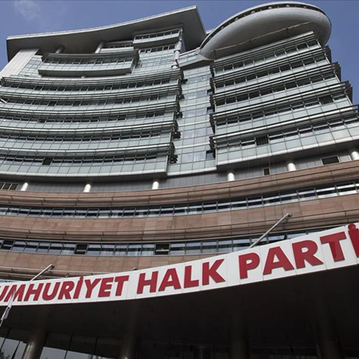CHP'de kürsü krizi: Diyalog kanalları tamamen koptu
