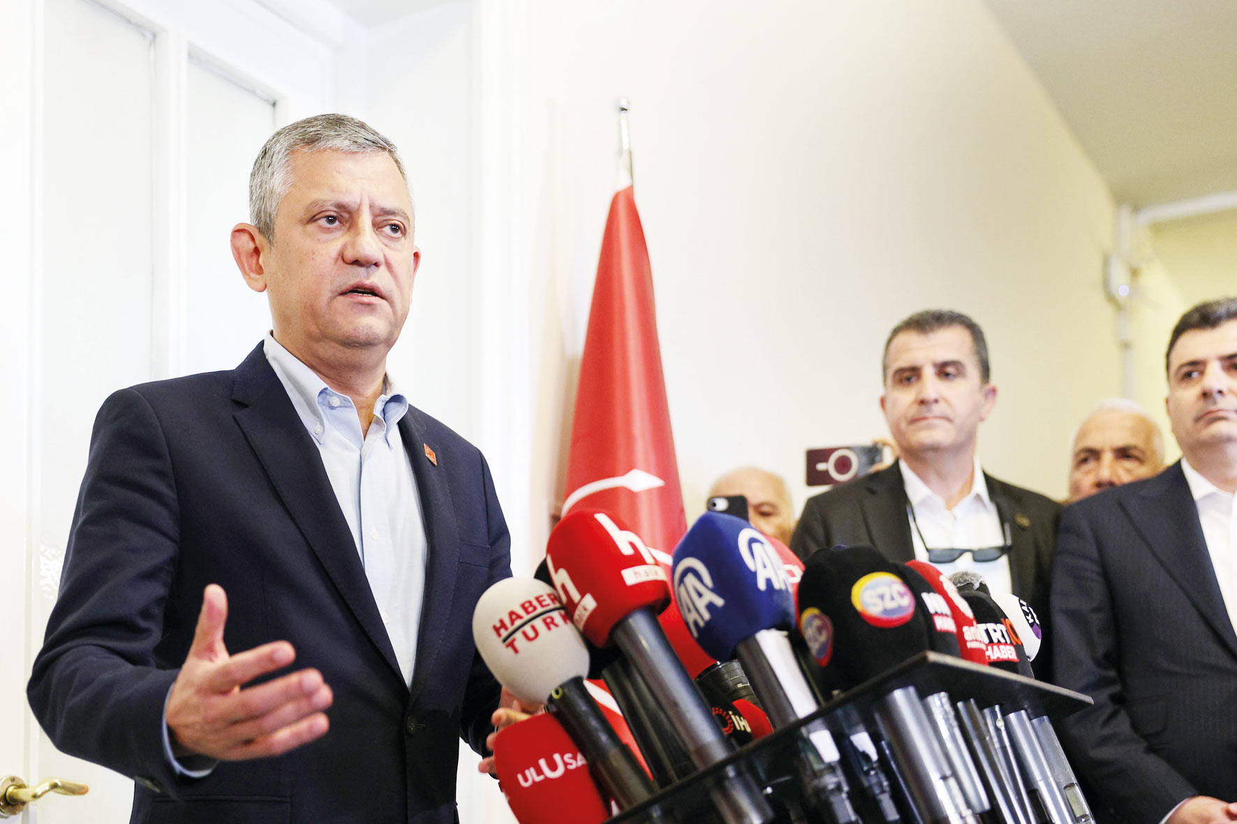 CHP’de kürsü krizi büyüyor: Kılıçdaroğlu ve Özel karşı karşıya