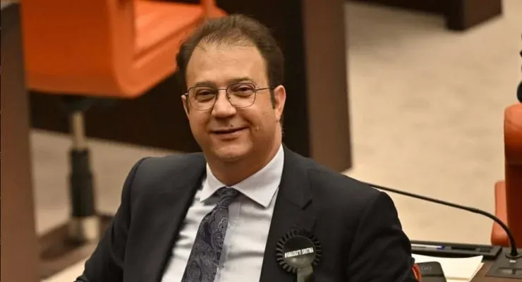 CHP'li vekil Yeni Parti'yi hedef aldı: 'Önce cuma namazına sonra kulübe gidiyorlar