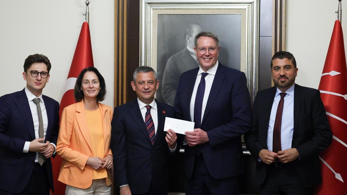 CHP Lideri Özel'e Almanya'dan Destek Ziyareti