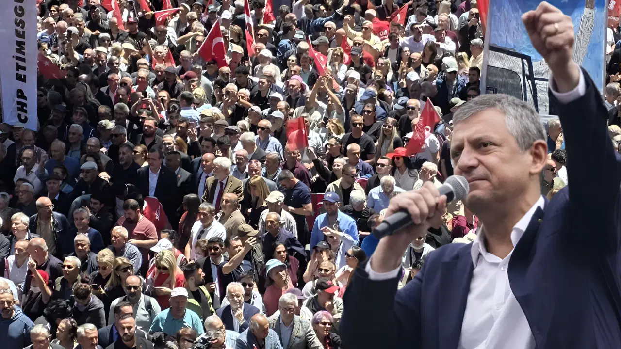 CHP Lideri Özgür Özel'in Bayramlaşmasına Güvenpark'ta Yoğun İlgi