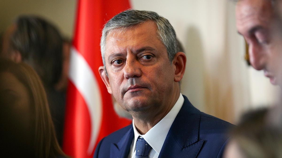 CHP Lideri Özgür Özel'in Acı Kaybı: Amcası Necati Özel Vefat Etti
