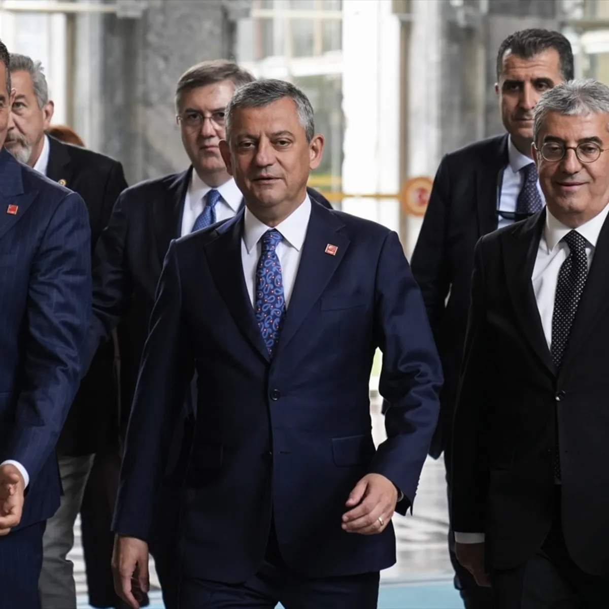CHP'de liderlik krizi büyüyor: Özgür Özel cephesinde oklar kime