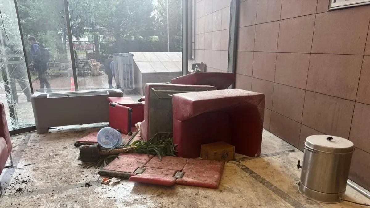 CHP'de mahkeme kararı sonrası genel merkezde hareketli saatler