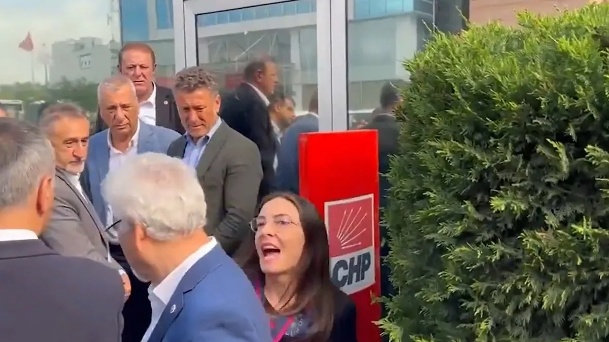 CHP'de 'mutlak butlan' krizi: Kılıçdaroğlu destekçisi vekiller genel merkeze alınmadı