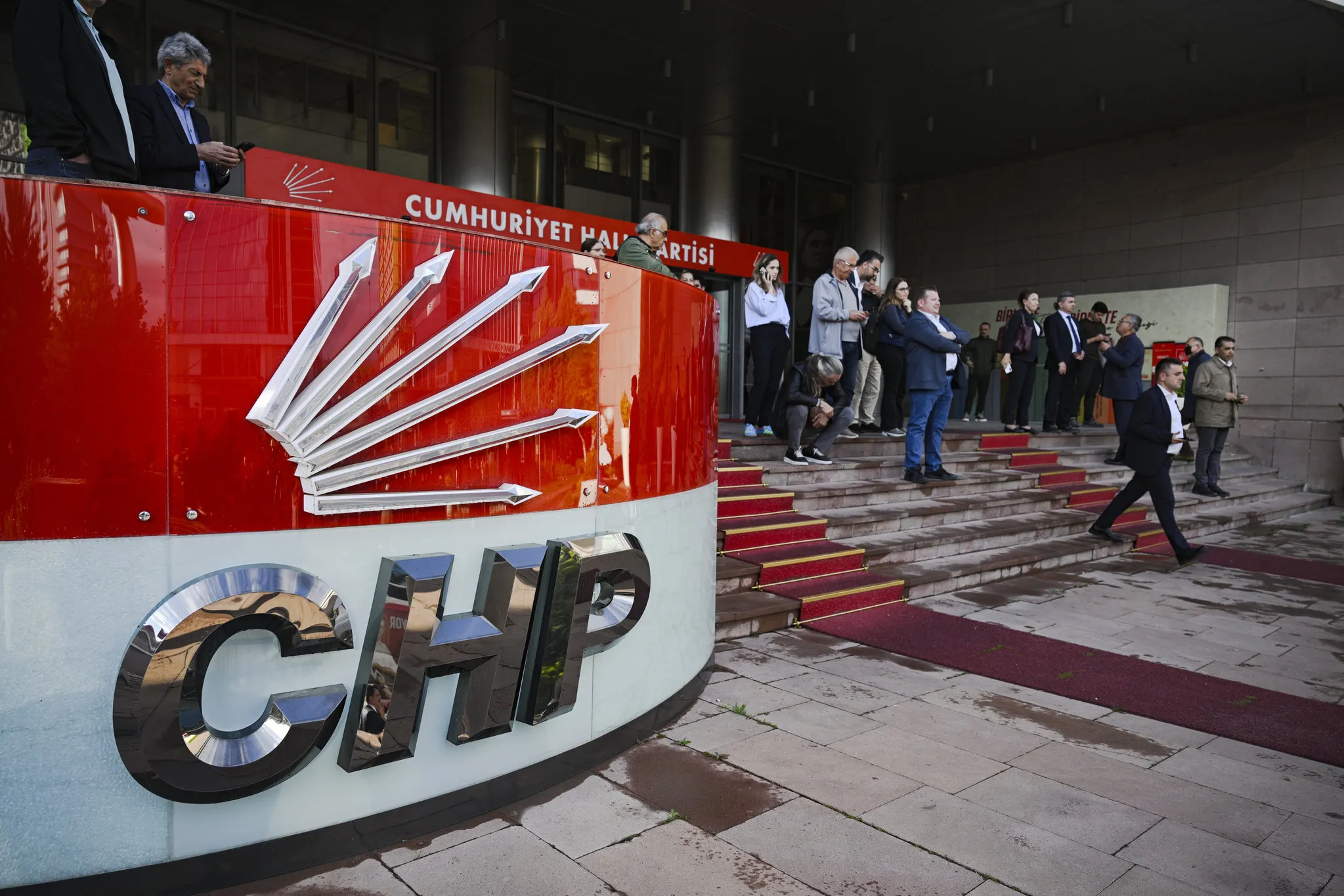 CHP'de mutlak butlan sonrası arınma çağrıları: Özel ve İmamoğlu hedefte
