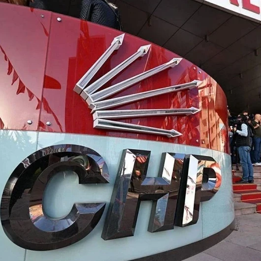 CHP'de MYK-Grup Rekabeti Siyasi Dengeleri Sarsıyor