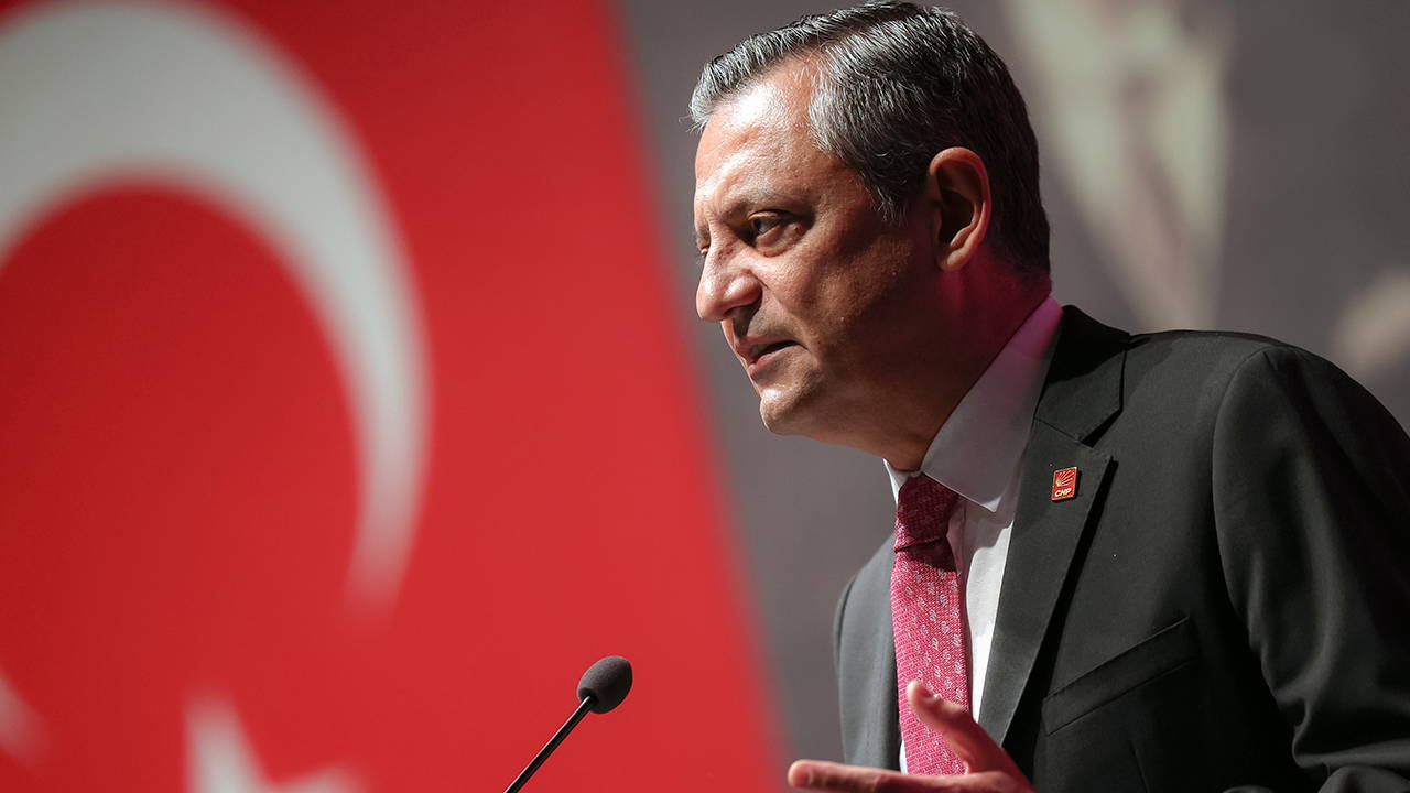 CHP'de MYK Toplantısı: Özgür Özel TBMM'de Kritik Gündemi Değerlendirdi