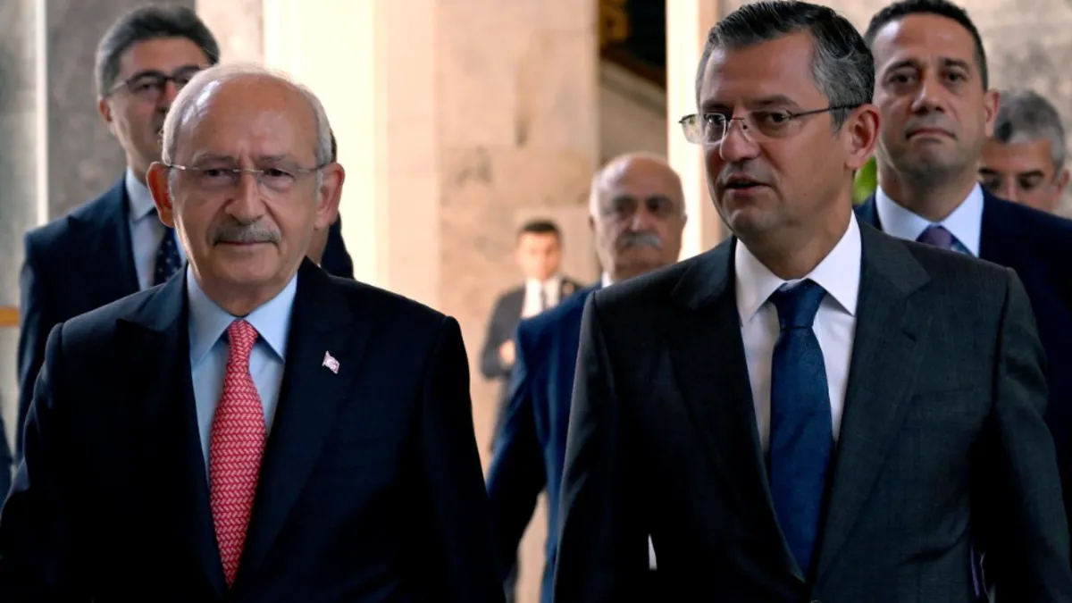 CHP'de koltuk kavgası: Özgür Özel'den olağanüstü kurultay hamlesi