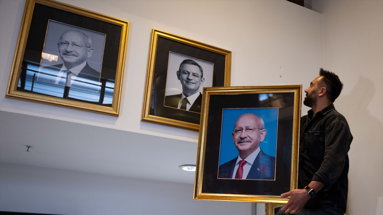 CHP'de SMS ile işten çıkarma: Gülümhan Gülten ve 30 kişi gönderildi