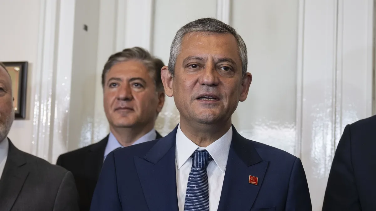 CHP'de sosyal medya krizi: Özel'den Kılıçdaroğlu'na 'hesap' engeli