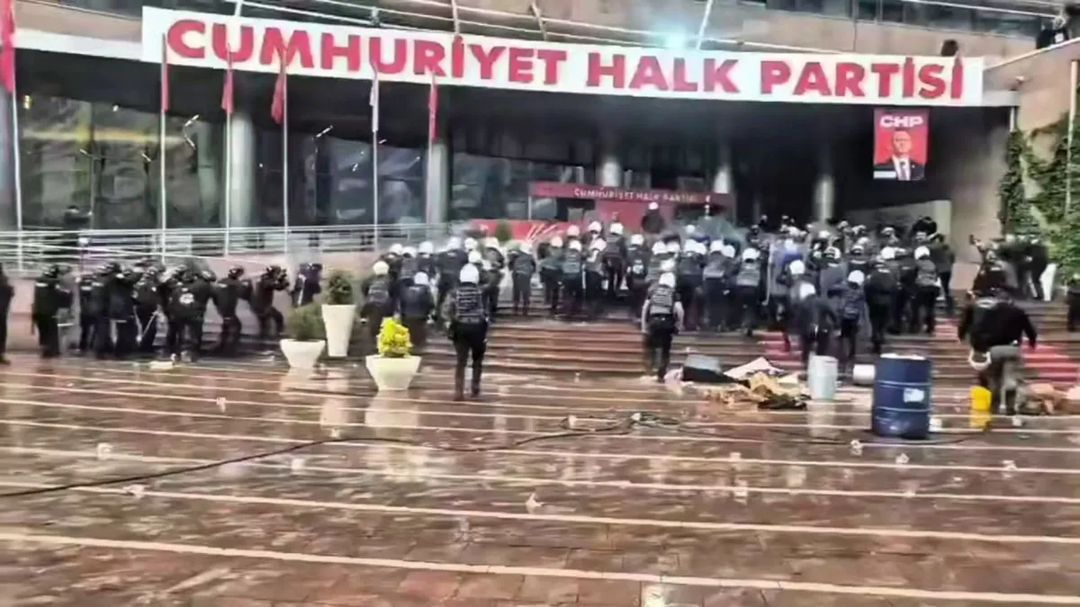 CHP'de tahliye krizi: Kılıçdaroğlu'nun avukatı genel merkezde