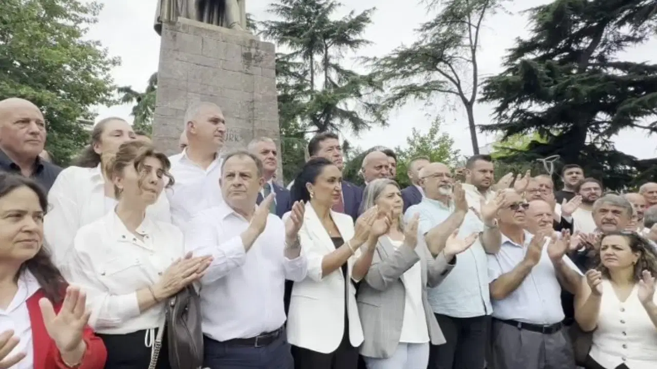 CHP Trabzon'da Büyük İstifa: Teşkilat YENİ Parti'ye Katıldı