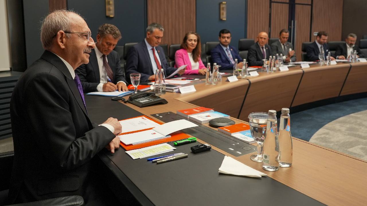 CHP'de Truva Atı Operasyonu: Özel'e Yakın İsimler Tespit Ediliyor