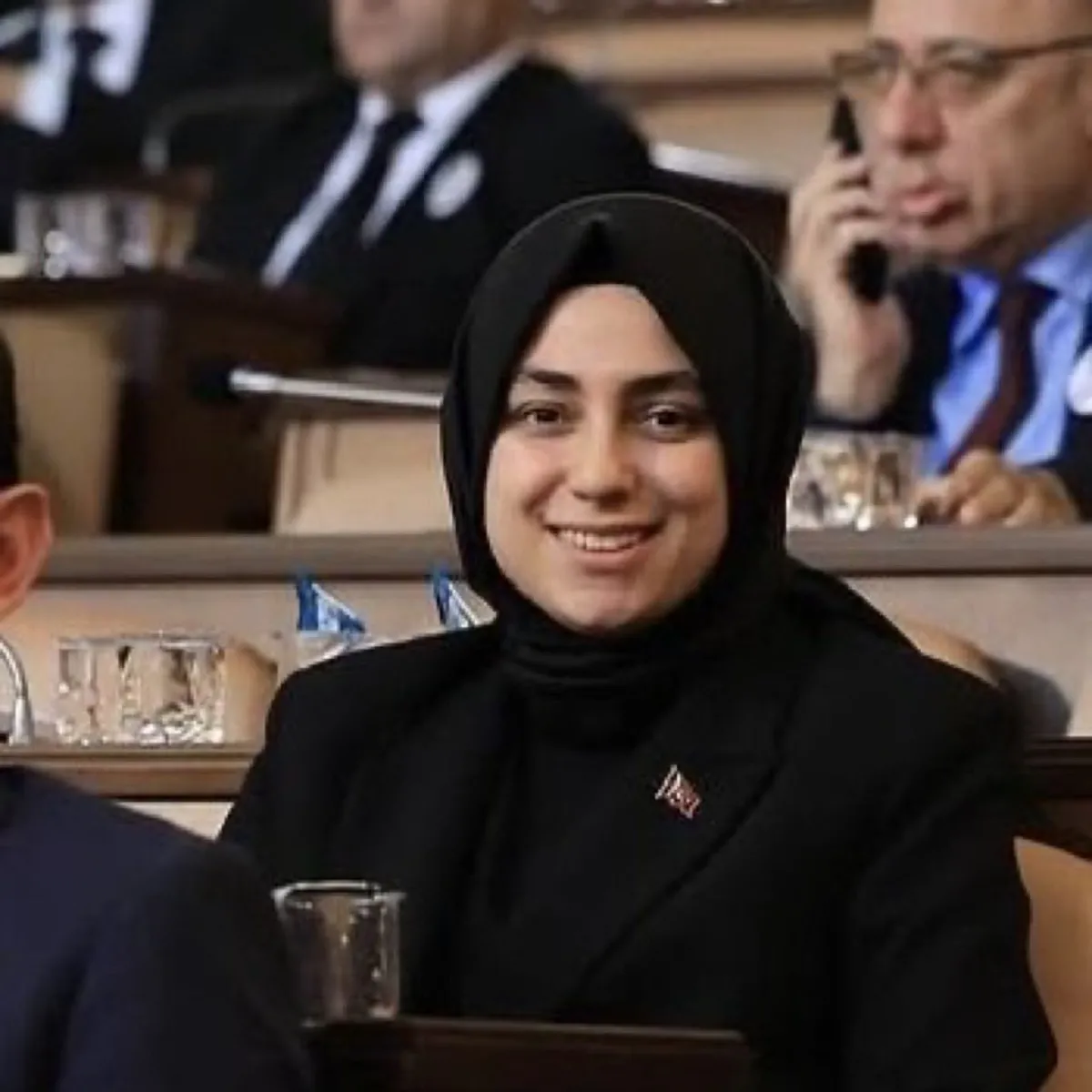CHP'de Üsküdar Depremi: Meclis Üyesi Amine Cansu Çelik İstifa Etti