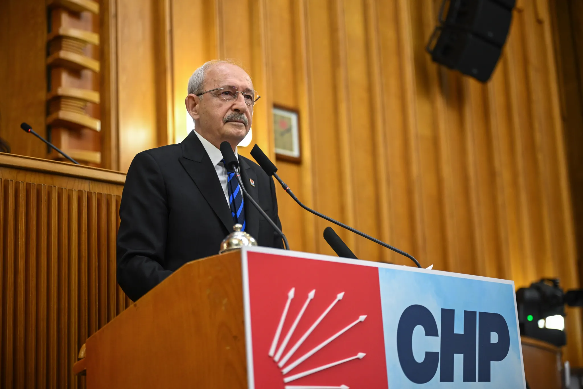 CHP ve Yeni Parti Arasında İzmir Gerilimi: Kılıçlar Çekildi