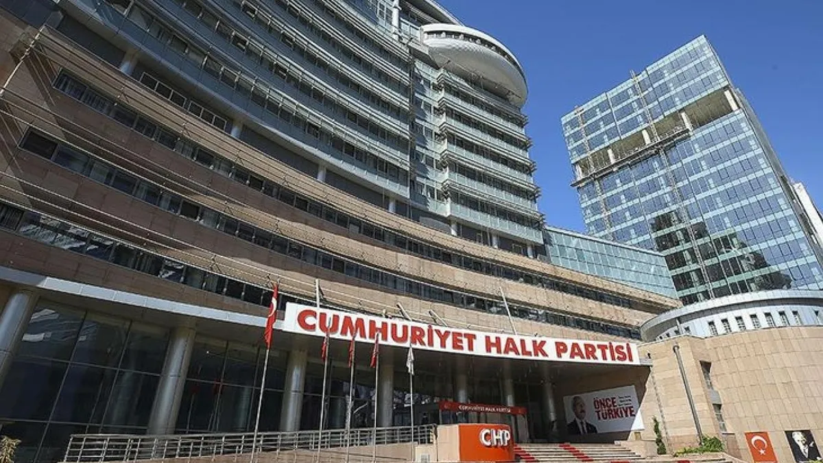 CHP'de Yeni Parti Krizi: Eski Kadro Kılıçdaroğlu'na Karşı Bayrak Açıyor