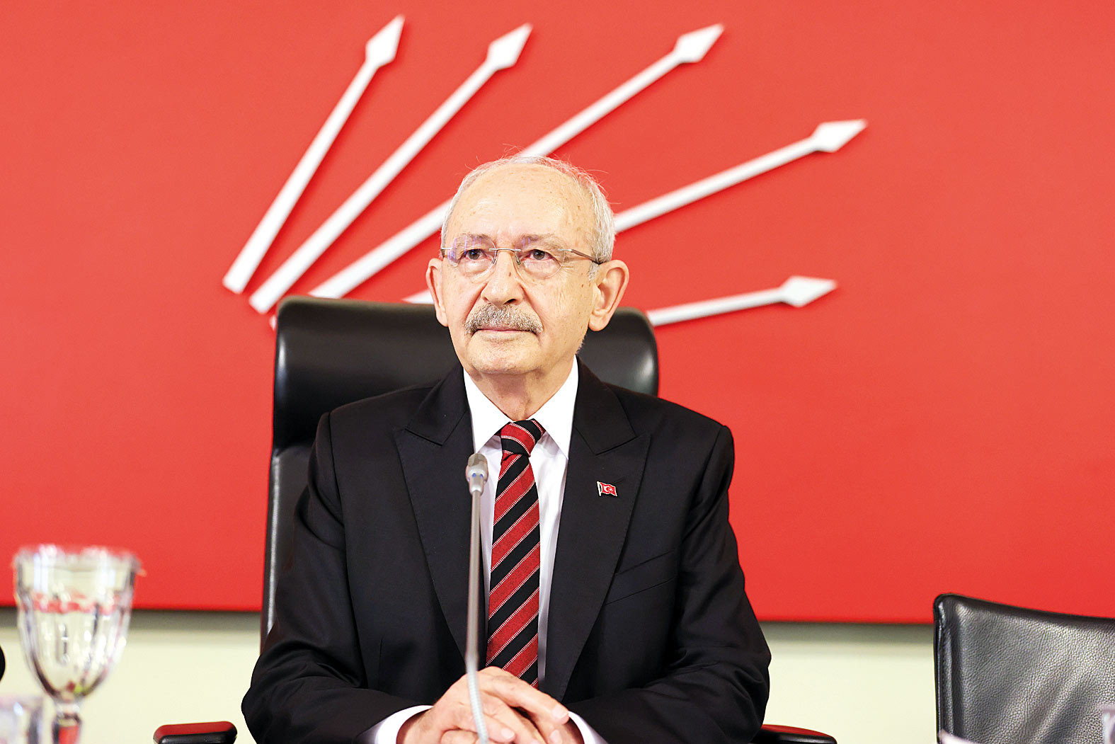 CHP'de 26 il başkanı görevden alındı