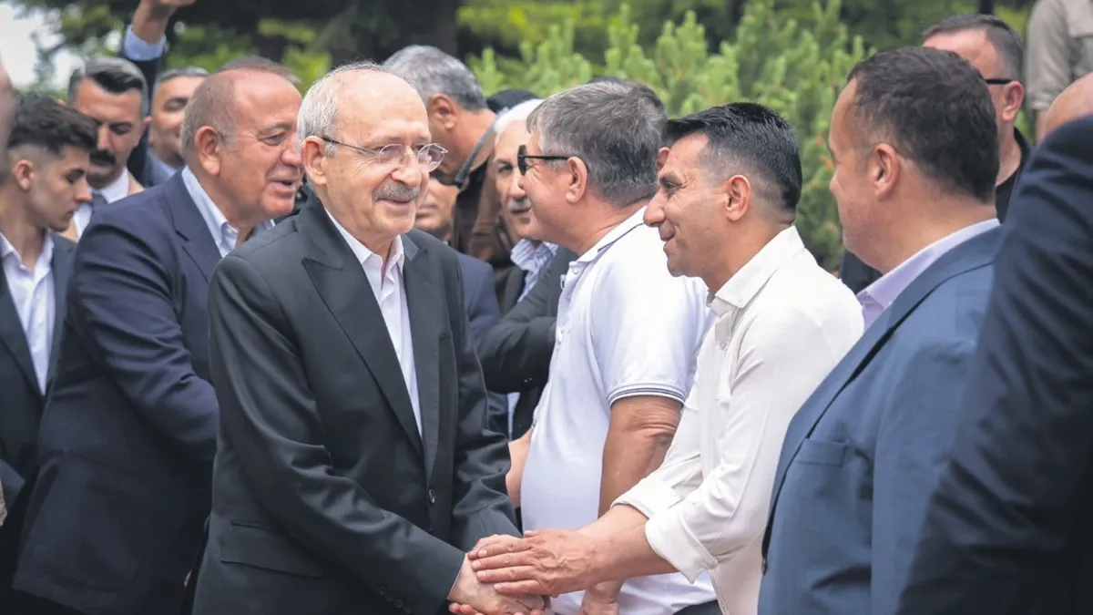 CHP'de Bayramlaşma Krizi: Özgür Özel'in Genel Merkezden Çıkarılması