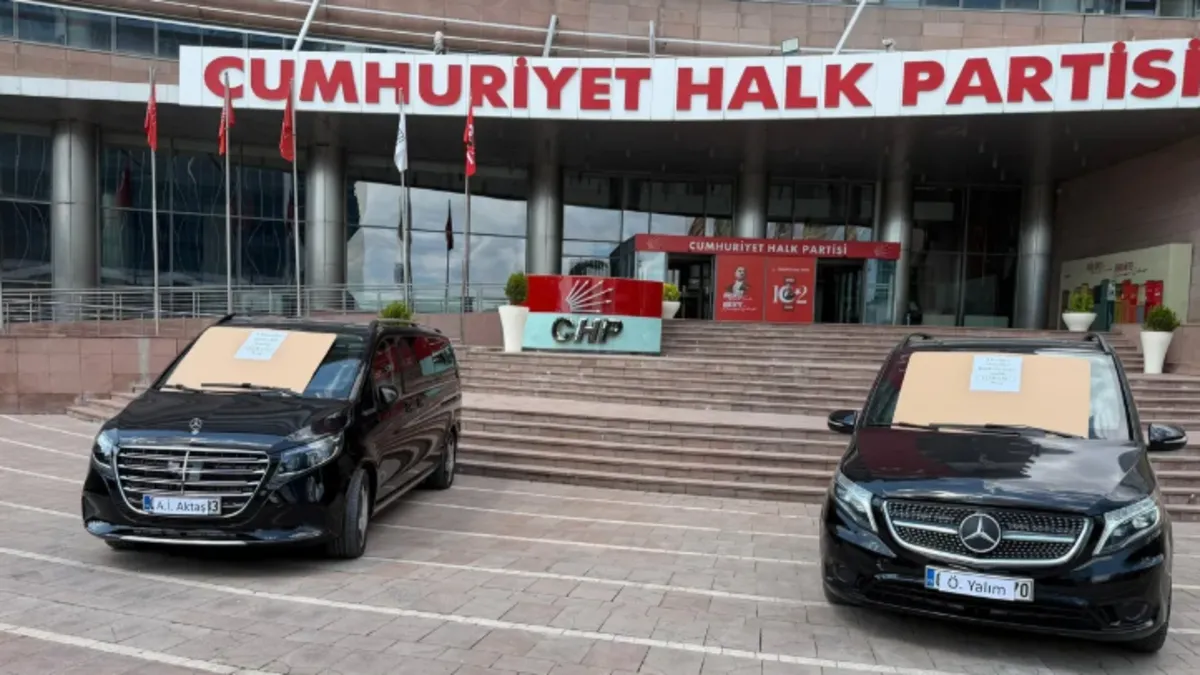 CHP'de 'haram araç' krizi: Vekillerin WhatsApp grubunda küfürlü tartışma