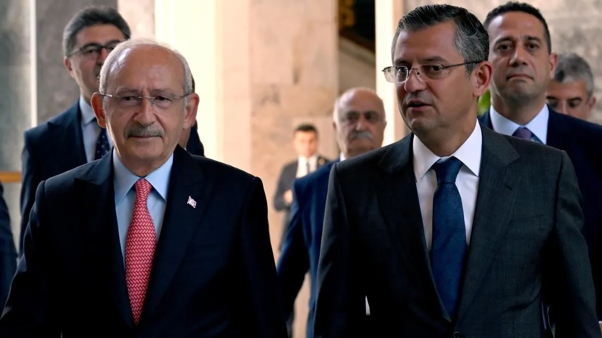CHP'de kriz büyüyor: Kılıçdaroğlu MYK'yı topluyor, Özel 900 imzayla kurultay istiyor