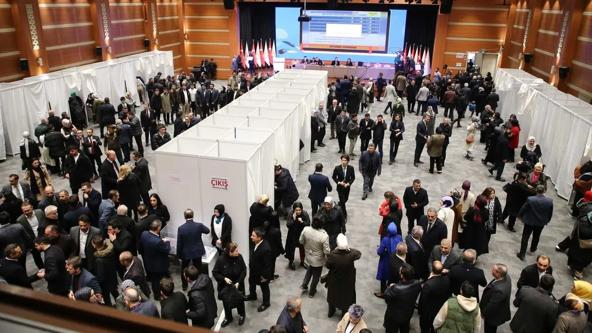 CHP'de kurultay öncesi tansiyon yükseliyor