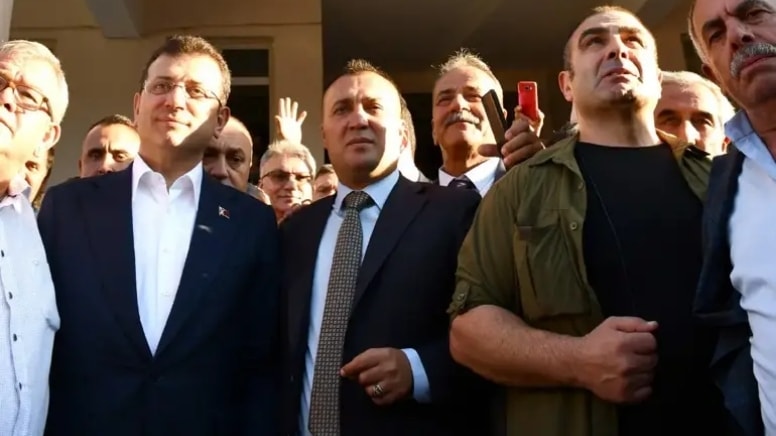 CHP'de Şok İstifa: İmamoğlu Belediye Başkanı Karaköse, Yeni Parti'ye Katılıyor