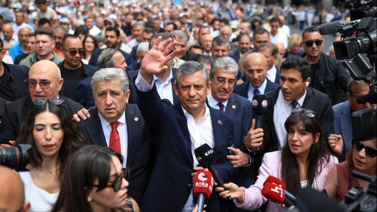 CHP'den ayrılan 90 milletvekili YENİ Parti'yi kurdu