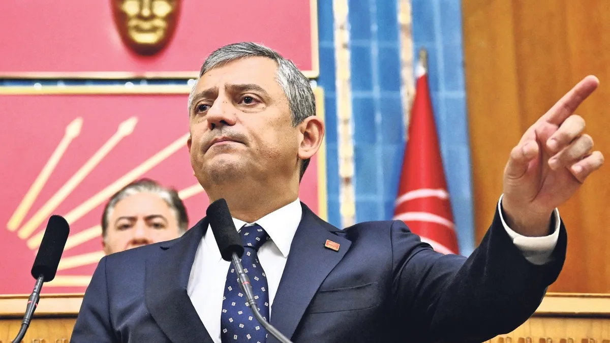 CHP'den ayrılan Özel'ciler il başkanlıklarındaki demirbaşları yağmaladı