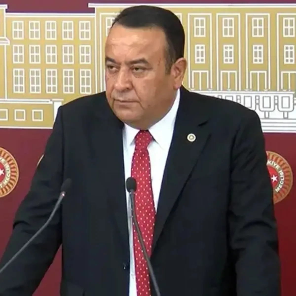 CHP'li Adnan Beker partisinden istifa etti: Ankara'da siyasi deprem