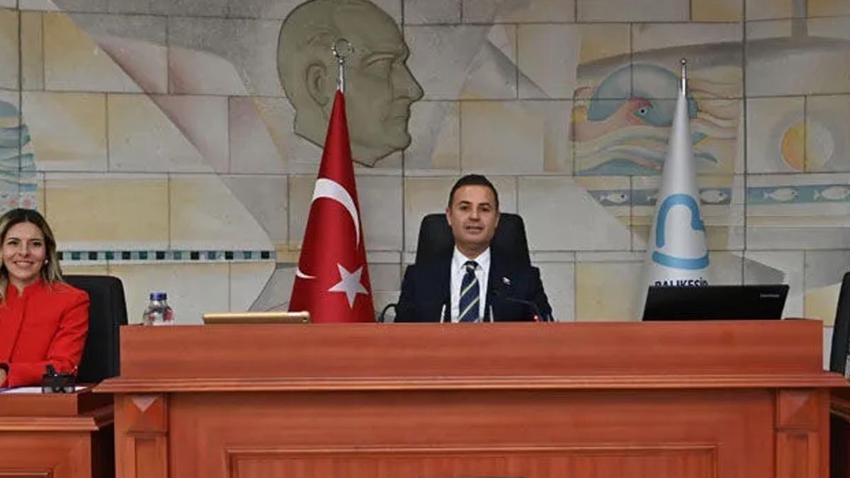 CHP'li Ahmet Akın'dan AKP'li üyelere tepki: Su indirimi oylamasından kaçtılar