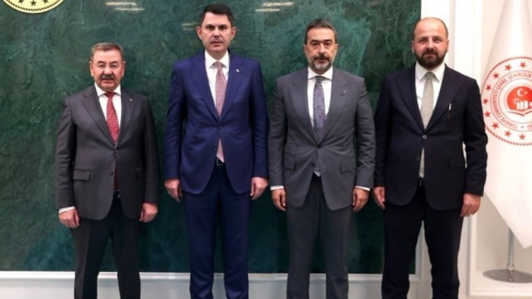 CHP'li Başkan ve AKP'li Yöneticilerden Bakan Murat Kurum'a Ortak Ziyaret