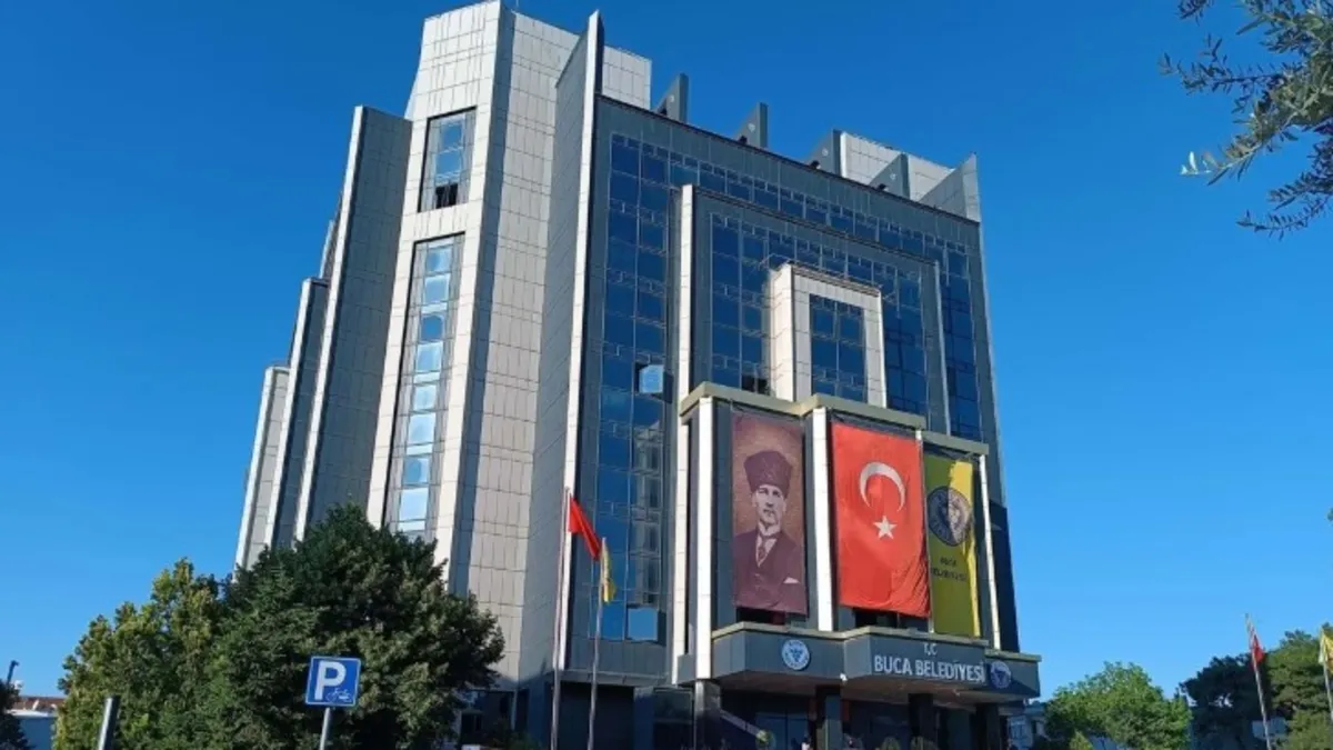 CHP'li Buca Belediyesi'nde yolsuzluk: Hak ediş personelinin 13 yarış atı çıktı