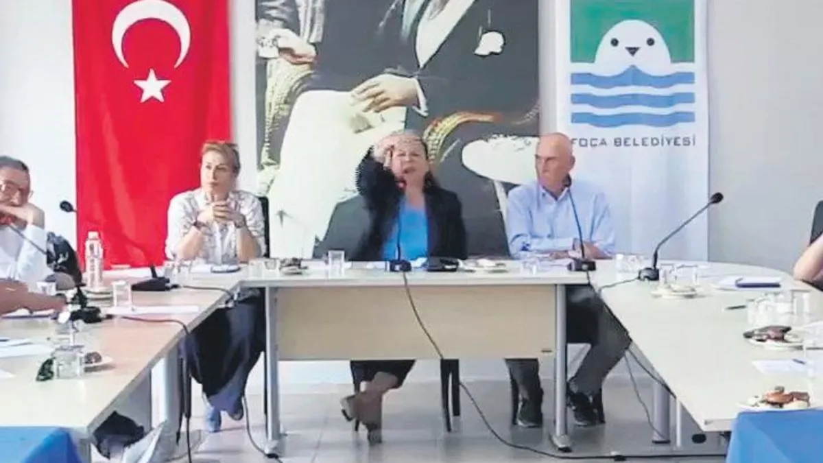CHP'li Foça Belediye Başkanı'ndan Meclis Üyelerine Tepki: 'Gerçeği Duyamıyorsunuz