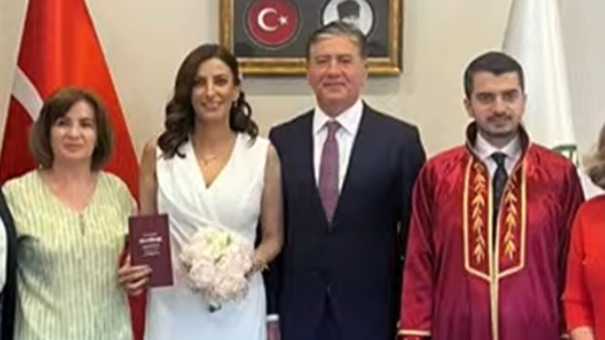 CHP'li iki milletvekili evlendi, nikahı belediye başkanı kıydı