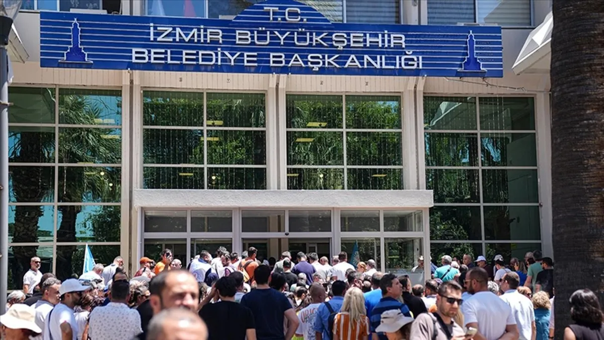 CHP'li İzmir Büyükşehir ve Konak belediyelerinde çifte istifa! Tugay'ın sağ kolu gitti