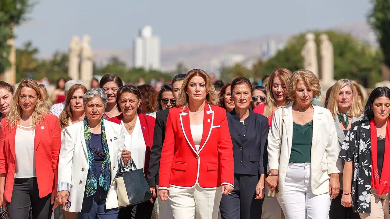 CHP'li kadınlardan kurultay çağrısı: Tarih açıklansın
