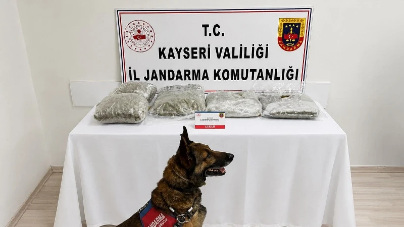 CHP'li meclis üyesi 5 kilo esrarla yakalandı, istifa etti