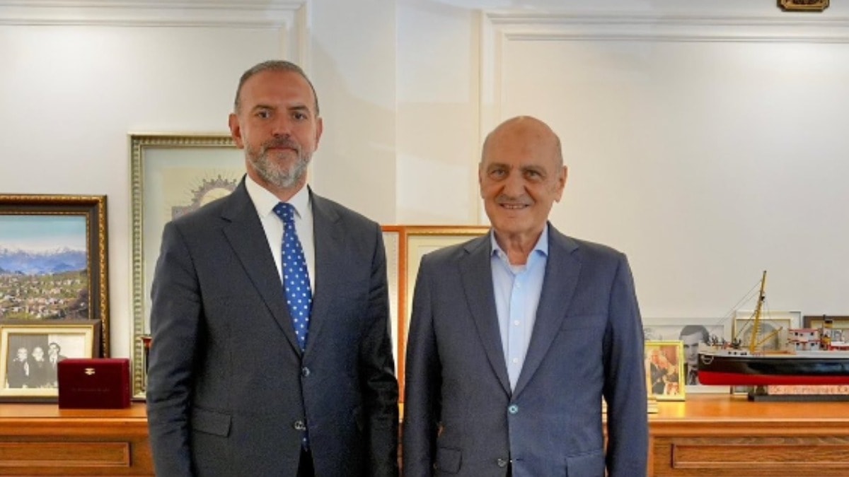 CHP'li Sancaktepe Belediye Başkanı Alper Yeğin'den Eski Bakan Bayraktar'a sürpriz ziyaret