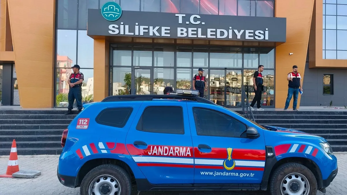 CHP'li Silifke Belediyesi'ne operasyon: Başkan Turgut gözaltında