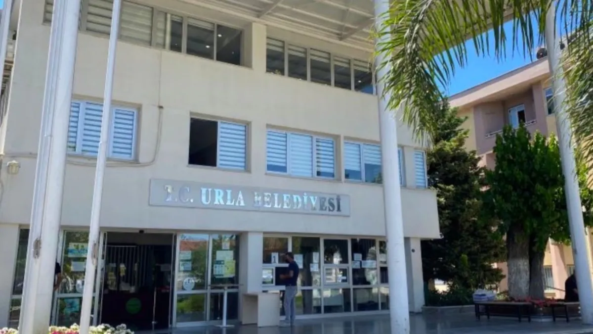 CHP'li Urla Belediyesi 8 arsayı satışa çıkardı
