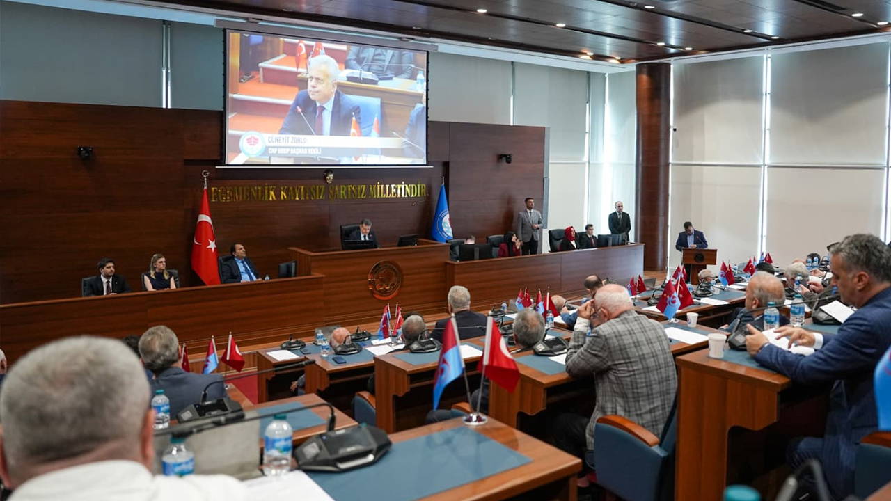 CHP'li Zorlu: Trabzon Büyükşehir Belediyesi Aşırı Borçlanıyor