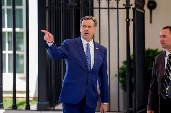 CIA Direktörü Ratcliffe Moskova'da: Trump'tan 'Yarı Rutin' Açıklaması